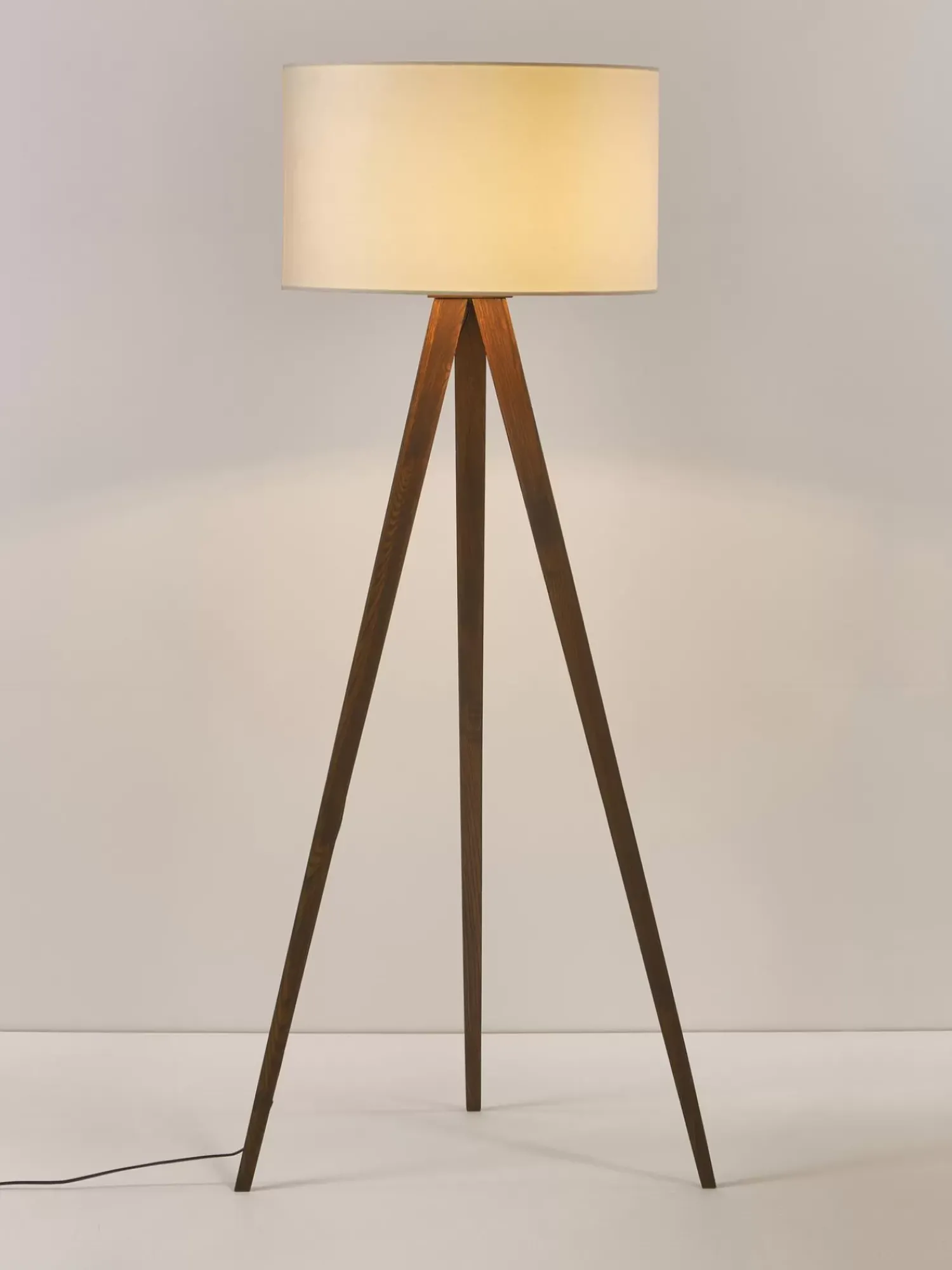 Discount Lampa Podlogowa Trojnog Z Litego Drewna W Stylu Scandi Jake Lampy Na Trójnogu