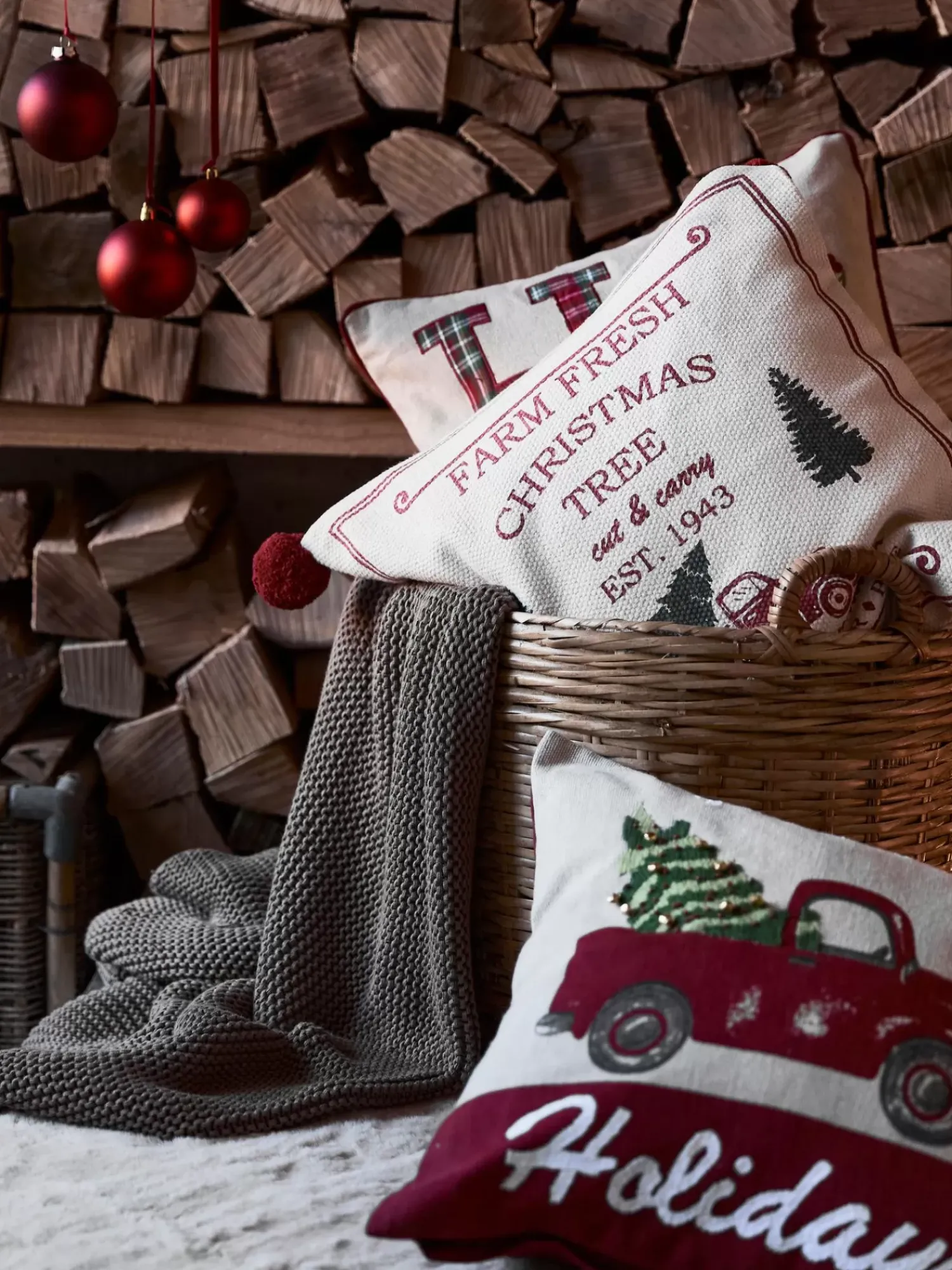 Discount Poszewka Na Poduszke Z Haftem Happy Holidays Poduszki Dekoracyjne