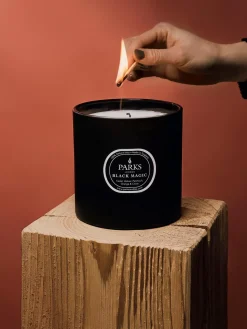 Clearance Swieca Zapachowa Z Trzema Knotami Black Magic (Drewno Cedrowe, Wetiweria & Paczula) Świece Zapachowe
